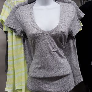 Short sleeve v neck Gap t-shirt